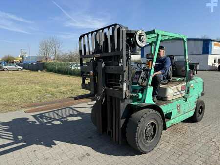 Diesel truck 1995  Mitsubishi FD45 (2)
