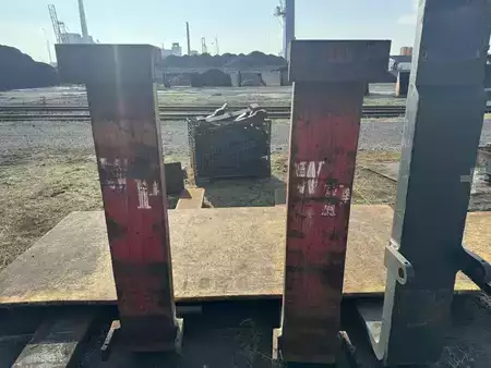 Diesel Forklifts 2005  Hyster H32.00F (2)