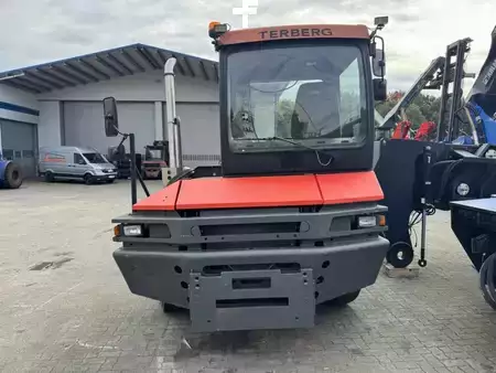 Terminálový traktor 2000  Terberg TT220 (2)