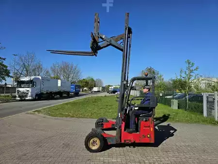 Truck med førersetet 2013  Moffett M4-25.4 (1)