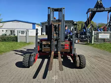 Truck med førersetet 2013  Moffett M4-25.4 (4)
