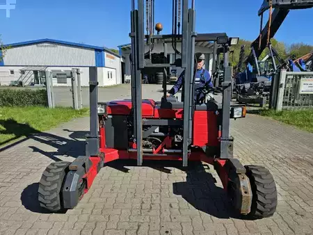 Truck med førersetet 2013  Moffett M4-25.4 (6)