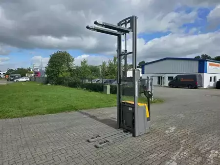 Apilador eléctrico 2019  Jungheinrich EJC112z (1)
