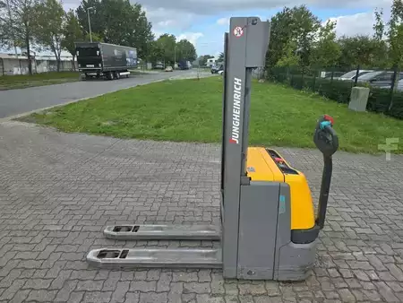 Apilador eléctrico 2019  Jungheinrich EJC112z (3)