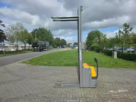 Apilador eléctrico 2019  Jungheinrich EJC112z (5)