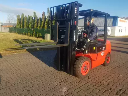 Elektro 4 Rad 2021  EP Equipment EFL302 (2)