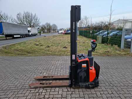 Pallet Stackers 2014  BT SWE120 (1) 