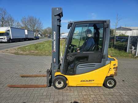 Elektro 4 Rad 2012  Jungheinrich EFG320 (1)