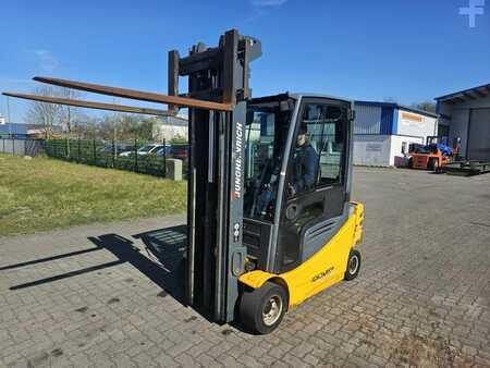 Elektro 4 Rad 2012  Jungheinrich EFG320 (2)