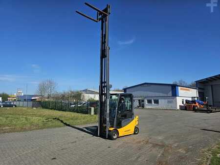 Elektro 4 Rad 2012  Jungheinrich EFG320 (3)