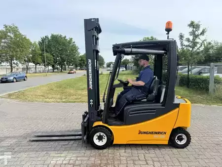 Carrelli elettrici 4 ruote 2012  Jungheinrich EFG320 (1)