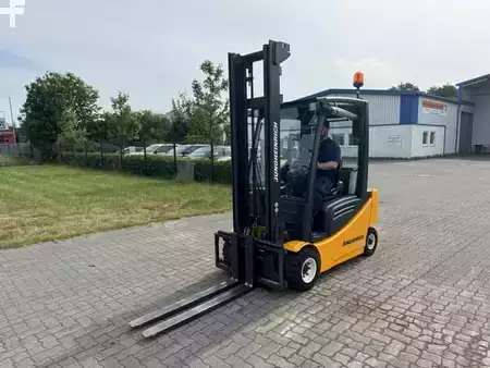 Carrelli elettrici 4 ruote 2012  Jungheinrich EFG320 (2)