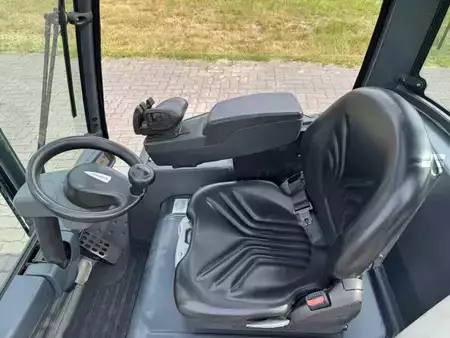 Carrelli elettrici 4 ruote 2012  Jungheinrich EFG320 (9)