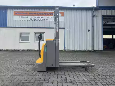 Stacker pedestre 2020  Jungheinrich EJC112z (1)