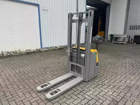 Stacker pedestre 2020  Jungheinrich EJC112z (5)