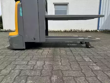 Stacker pedestre 2020  Jungheinrich EJC112z (8)