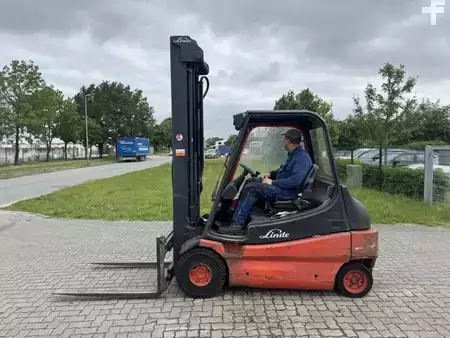 Electric - 4 wheels 2008  Linde E30-02 (1)
