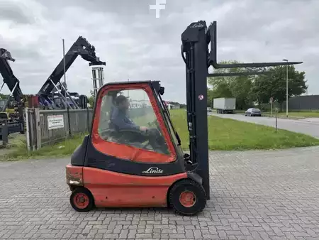 Electric - 4 wheels 2008  Linde E30-02 (2)