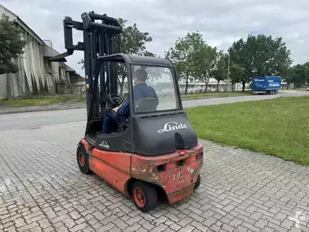 Electric - 4 wheels 2008  Linde E30-02 (5)