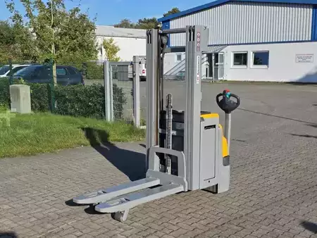 Apilador eléctrico 2020  Jungheinrich EJC214z (2)