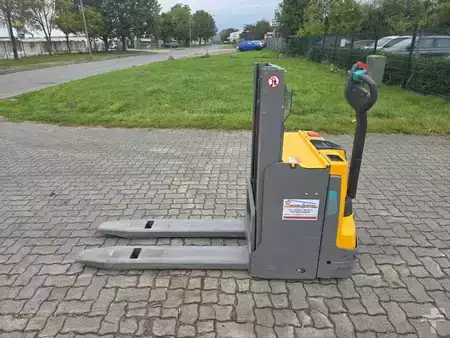 Apilador eléctrico 2019  Jungheinrich EJD120Li (2)