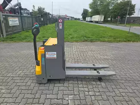 Apilador eléctrico 2019  Jungheinrich EJD120Li (5)
