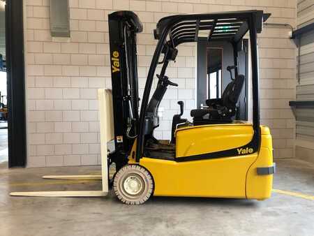 Eléctrica de 3 ruedas 2022  Yale ERP 16 VT (1)