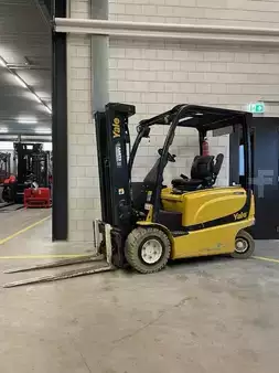Chariots électriques à 4 roues 2018  Yale ERP 25VL (1)