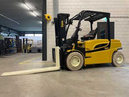 Eléctrica de 4 ruedas 2023  Yale ERP 55VM6 (1)
