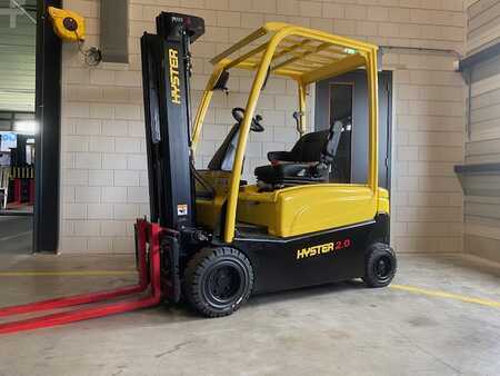 Chariot 4 roues électrique 2023  Hyster J2.0XN LWB (1)