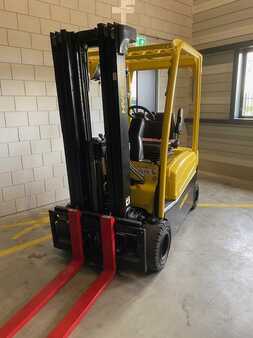 Chariot 4 roues électrique 2023  Hyster J2.0XN LWB (2)