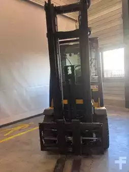 Dieselový VZV 2023  Yale 35VX (3)