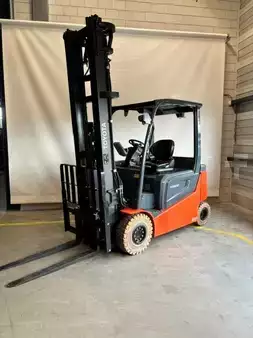 4-wiel elektrische heftrucks 2022  Toyota 9FBM25T (1)