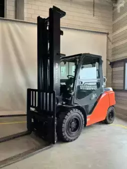 LPG Forklifts 2022  Toyota 8 FG45N (1)