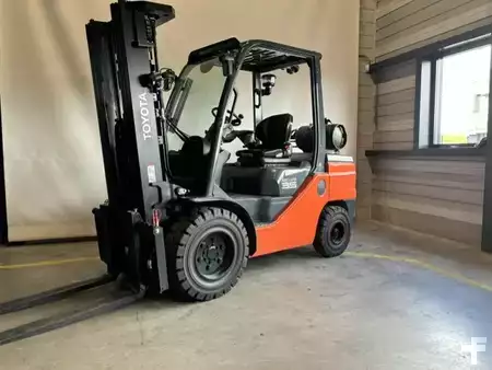 Wózki gazowe 2023  Toyota 02-8FGJf35 (1)