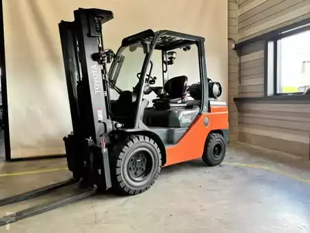 Wózki gazowe 2023  Toyota 02-8FGJf35 (2)
