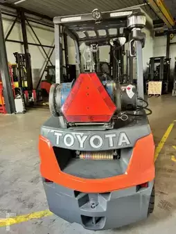 Wózki gazowe 2023  Toyota 02-8FGJf35 (5)