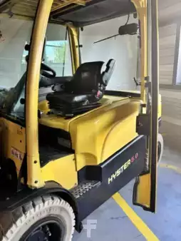 Carrelli elettrici 4 ruote 2019  Hyster J5.0XN (6)