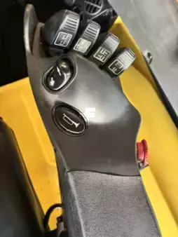 Carrelli elettrici 4 ruote 2019  Hyster J5.0XN (9)