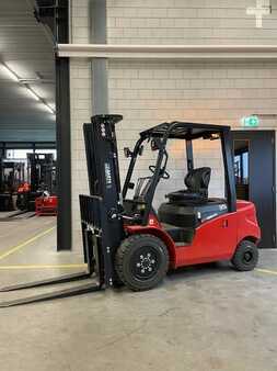 Electric - 4 wheels 2025  EP Equipment EFL 353B (1)