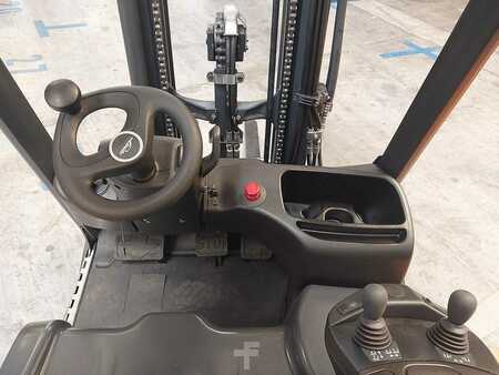 Carrelli elettrici 3 ruote 2019  Linde E16 (3)