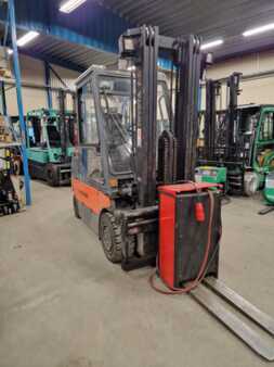 Elektromos 4 kerekű 2003  Toyota 7FBMF35 (1)