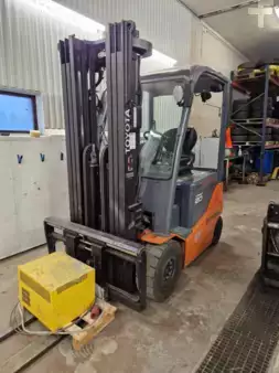 El Truck - 4-hjul 2013  Toyota 8FBMKT20 (3)