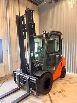 Dieseltruck 2017  Toyota 02-8FDF25 (1)