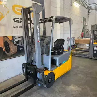 Eléctrico - 3 rodas 2017  Jungheinrich EFG 115 SP 360ZT (2)
