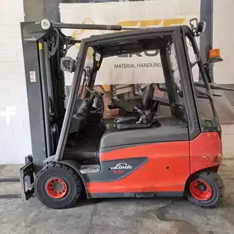 Carrelli elettrici 4 ruote  Linde E25L-01 (1)