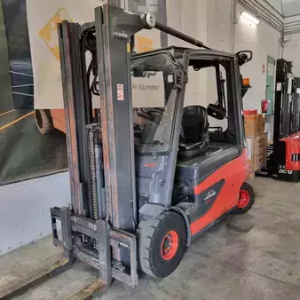 Carrelli elettrici 4 ruote  Linde E25L-01 (2)
