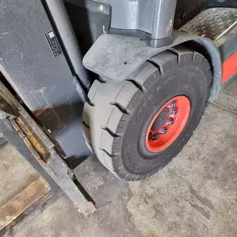 Carrelli elettrici 4 ruote  Linde E25L-01 (5)