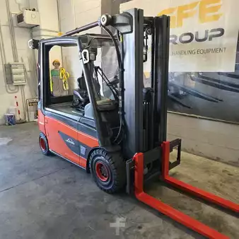 Carrelli elettrici 4 ruote 2015  Linde E25L (1)
