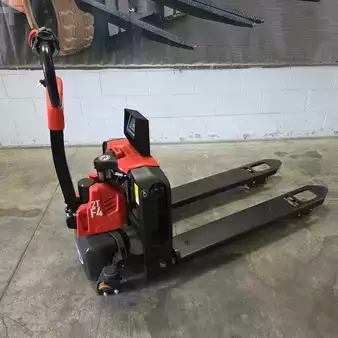 Transpallet elettrici 2025  EP Equipment F4201 (1)